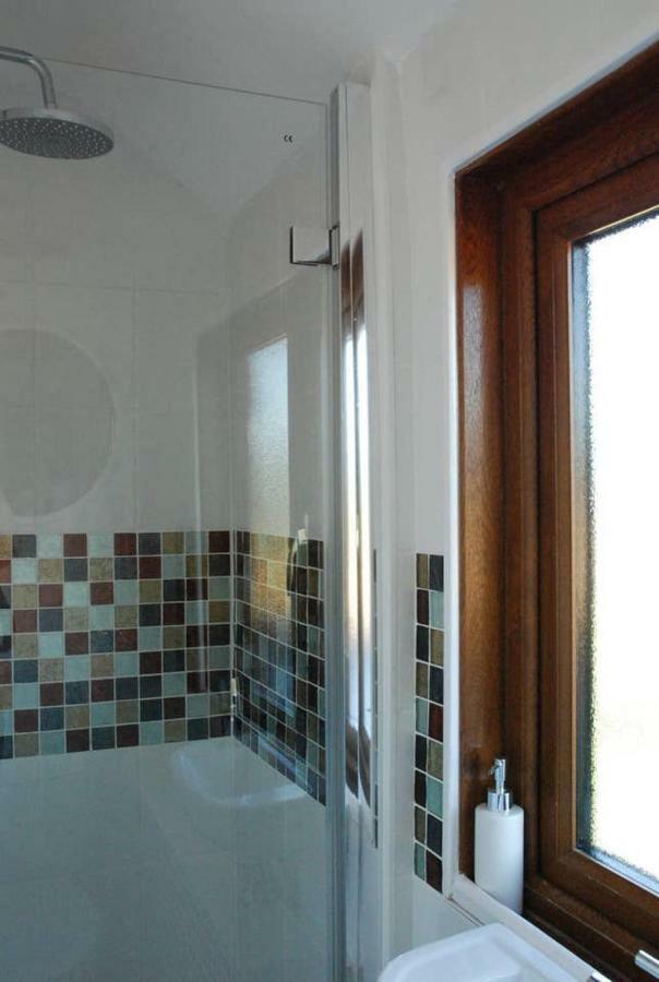 Hollyhock Cottage แอชฟอร์ด ภายนอก รูปภาพ